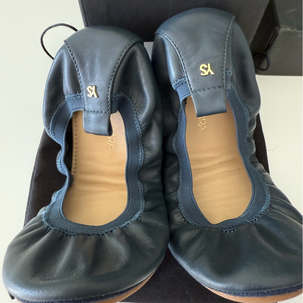 Yosi Samra- Samara Foldable Leather Ballet Flat in Deep Navy. Women’s size 8M - Picture 4 of 9